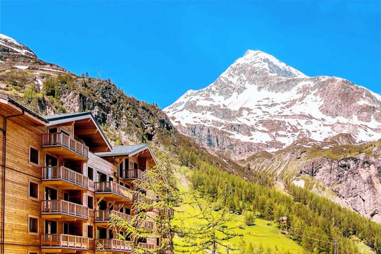 Pleasant holiday apartment with pool & sauna | Ski nearby | Pet-friendly in Tignes