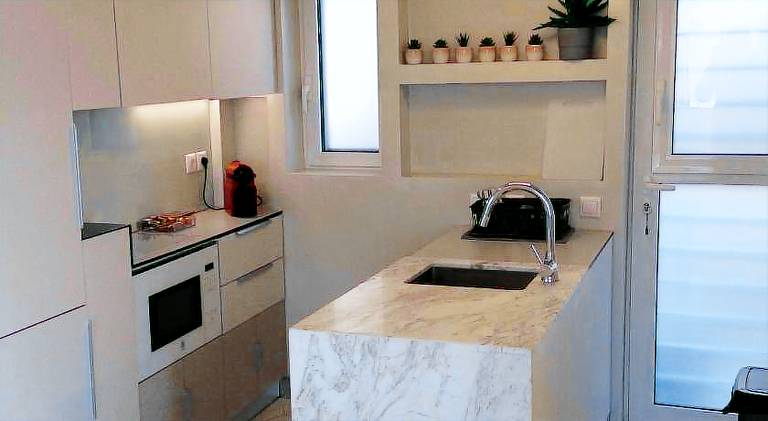 Fully equipped rental apartment with patio | Next to Syntagma Square | Pets allowed — photo 5