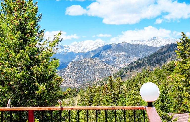 Child-friendly vacation home with patio | Pets allowed — photo 5