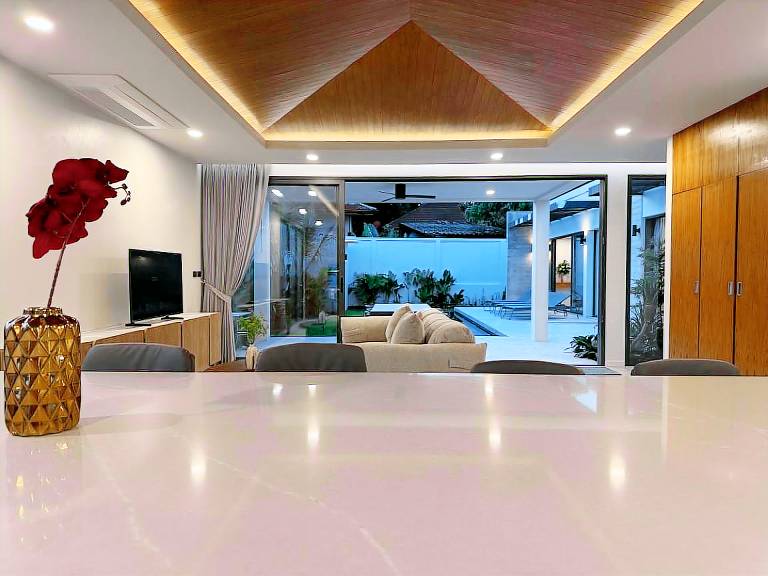 House with patio | Pets are welcome — photo 4