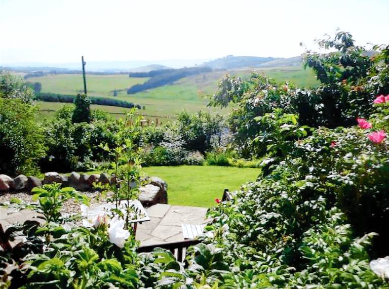 Cozy Farm Cottage Holiday Rental in Countryside of Blairgowrie, Perthshire, Scotland — photo 5