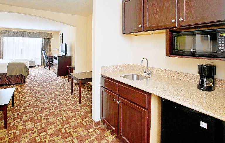 Holiday Inn Express Hotel & Suites Kansas City Sports Complex By IHG — photo 4