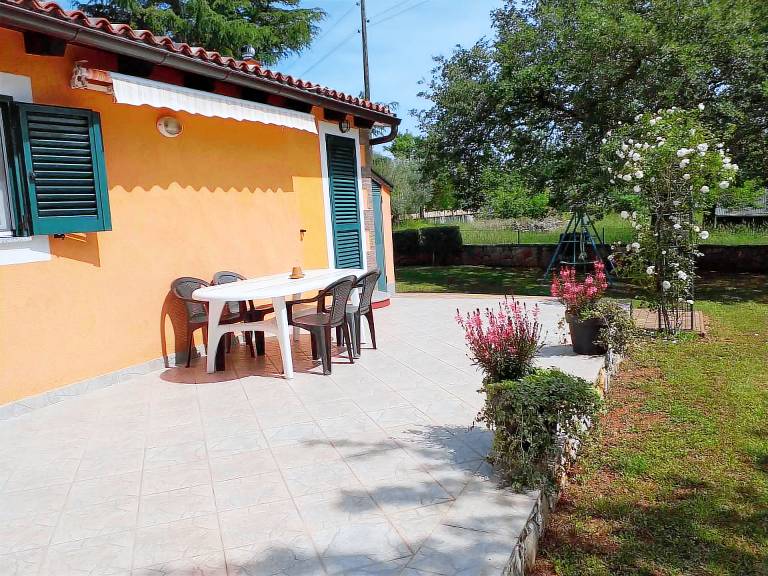 Vacation home with terrace, grill & yard — photo 2
