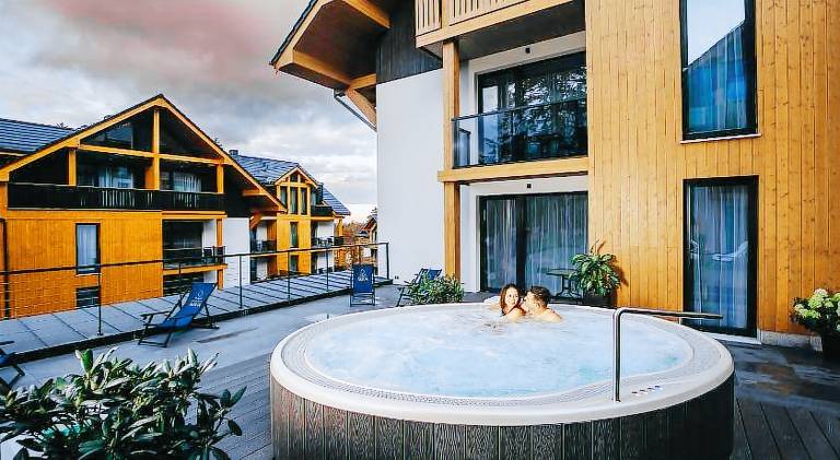 Serviced apartment with patio, garden & jacuzzi — photo 5