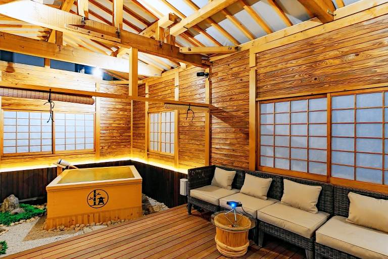 Konjaku-So Shinsaibashi Rooftop SPA in Osaka