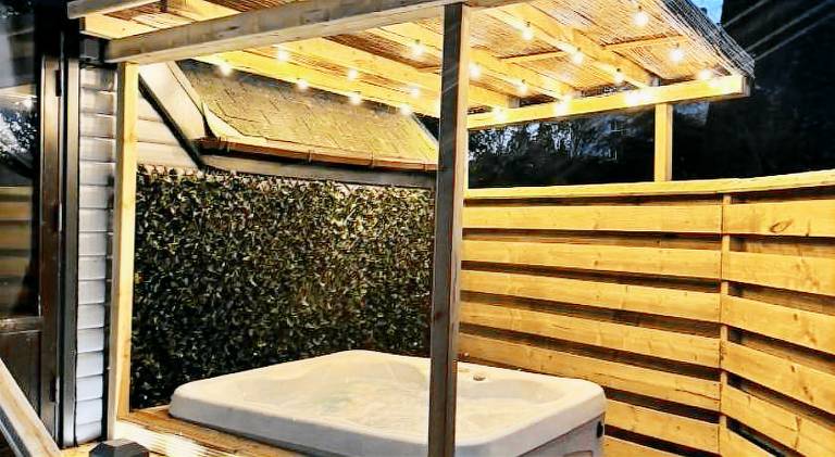 Danu 1A -Hot Tub-Perth-Pet Friendly-Luxury-Romantic — photo 3