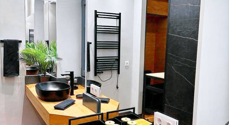 BASTINAZO ALOHADREAM - EXCLUSIVO - Design Suite Luxury Love and Spa - Jacuzzi y Sauna Privados — photo 5