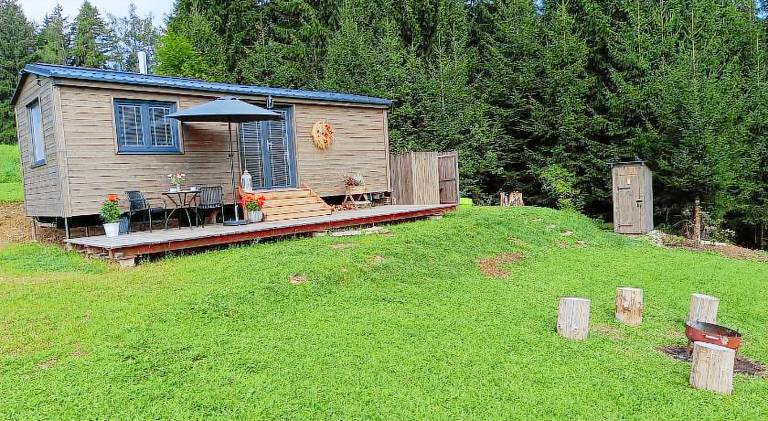 Lovely lodge with garden, terrace & barbeque | Dogs allowed in Plzen