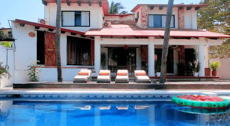 Serviced apartment with pool, yard & patio | Close to the beach | Pets allowed in Oaxaca