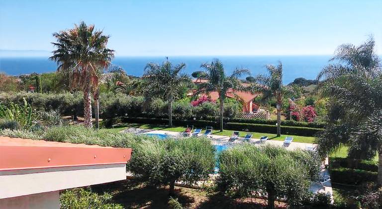 Serviced apartment with jacuzzi, garden & barbeque — photo 4