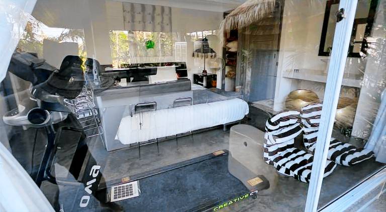 Villa with pool — photo 3