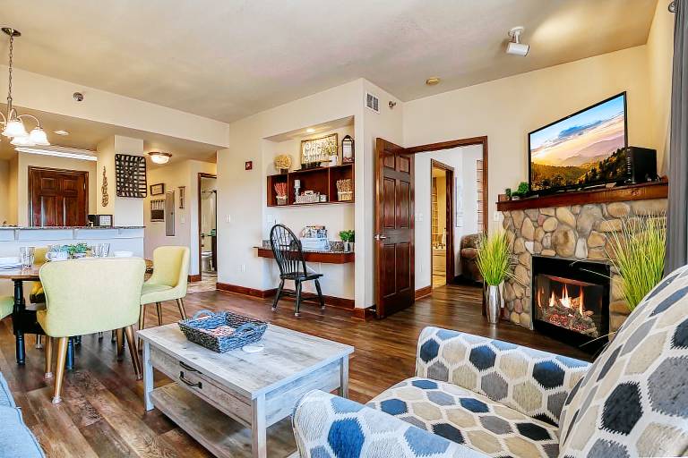 Downtown Pigeon Forge Resort Pool Pet Friendly WiFi — photo 4