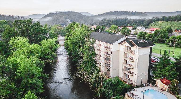 Twin Mountain Inn & Suites in Pigeon Forge, TN