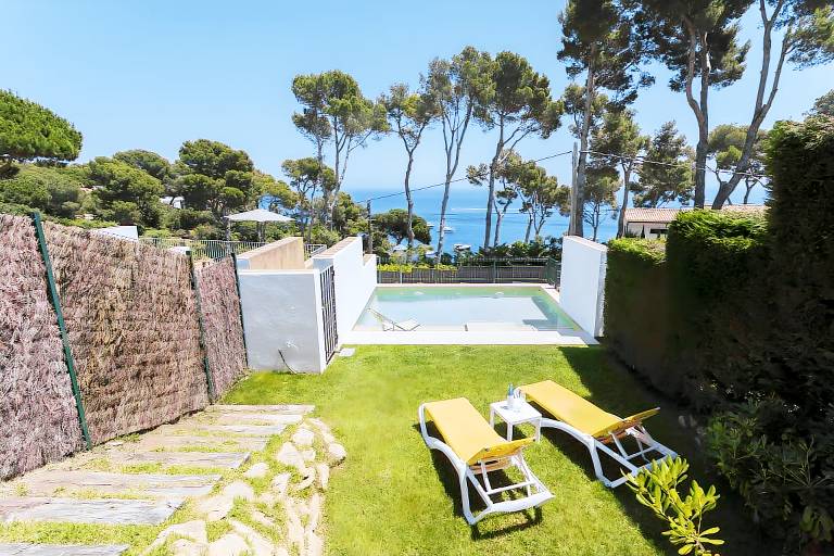 Fully equipped vacation home with barbecue, pool & garden | Garden view | Beach nearby | Dogs allowed — photo 2