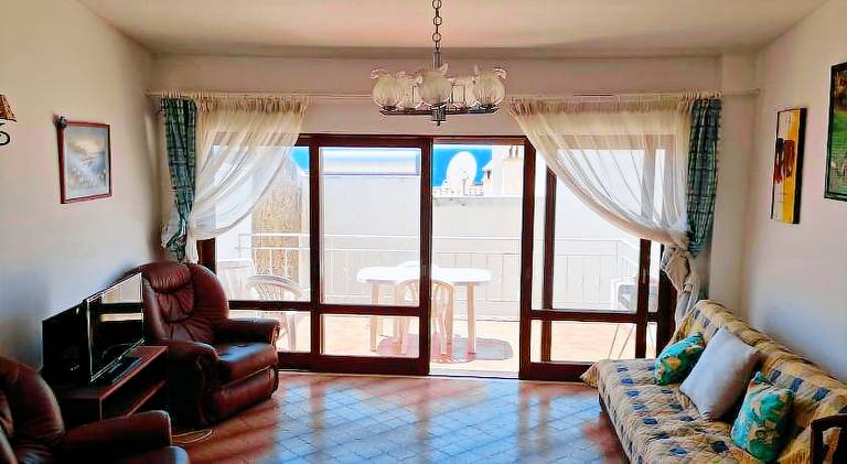 Vacation home with yard & patio | Next to the beach | Pets are welcome — photo 2
