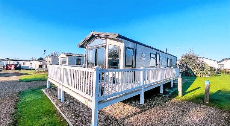 Wonderful 6 Berth Caravan For Hire By A Stunning Norfolk Beach Ref 19006Sd in Great Yarmouth