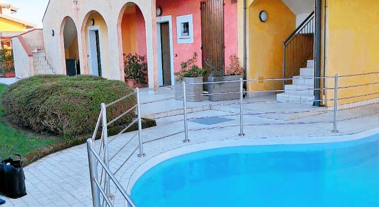 House with pool in Pozzolengo
