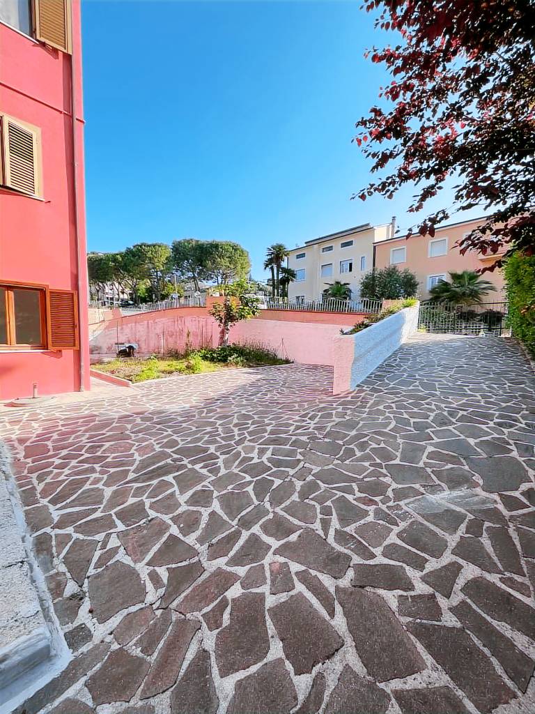 Family-oriented apartment with yard | Close to the beach | Pets are welcome — photo 3