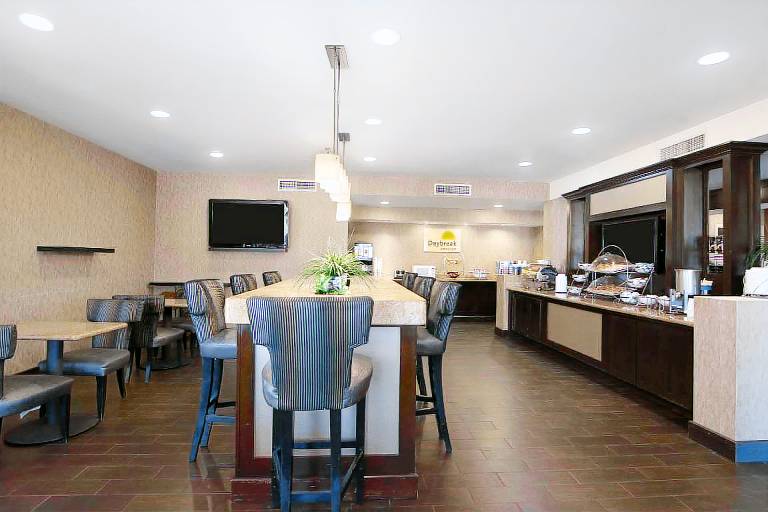 Days Inn by Wyndham Longview South — photo 3