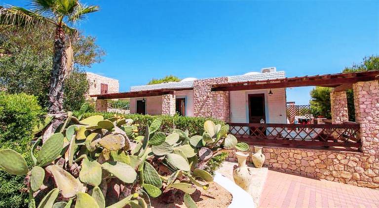 Serviced apartment with terrace, yard & jacuzzi in Lampedusa