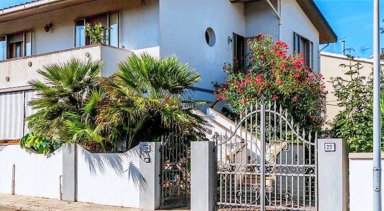Rental apartment with barbeque in Cecina