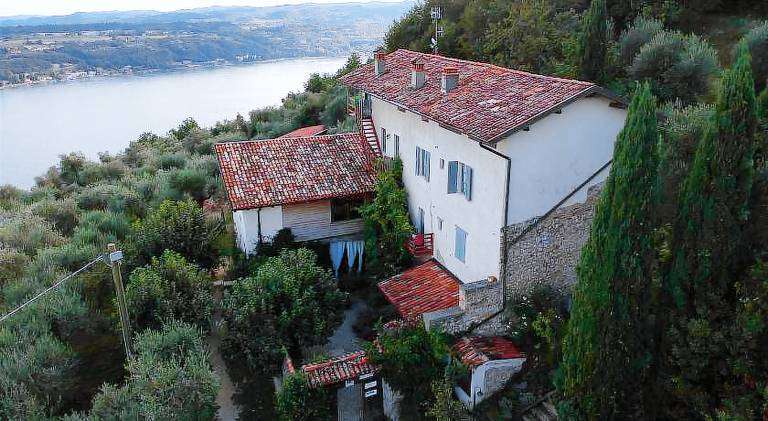 Farm with pool, yard & patio | Pets allowed in Gardone Riviera