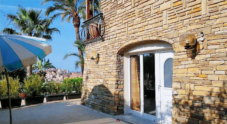 Rental apartment with pool — photo 4