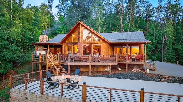 Log-Off Lodge - Pet Friendly Outdoor Fireplace Hot Tub — photo 4