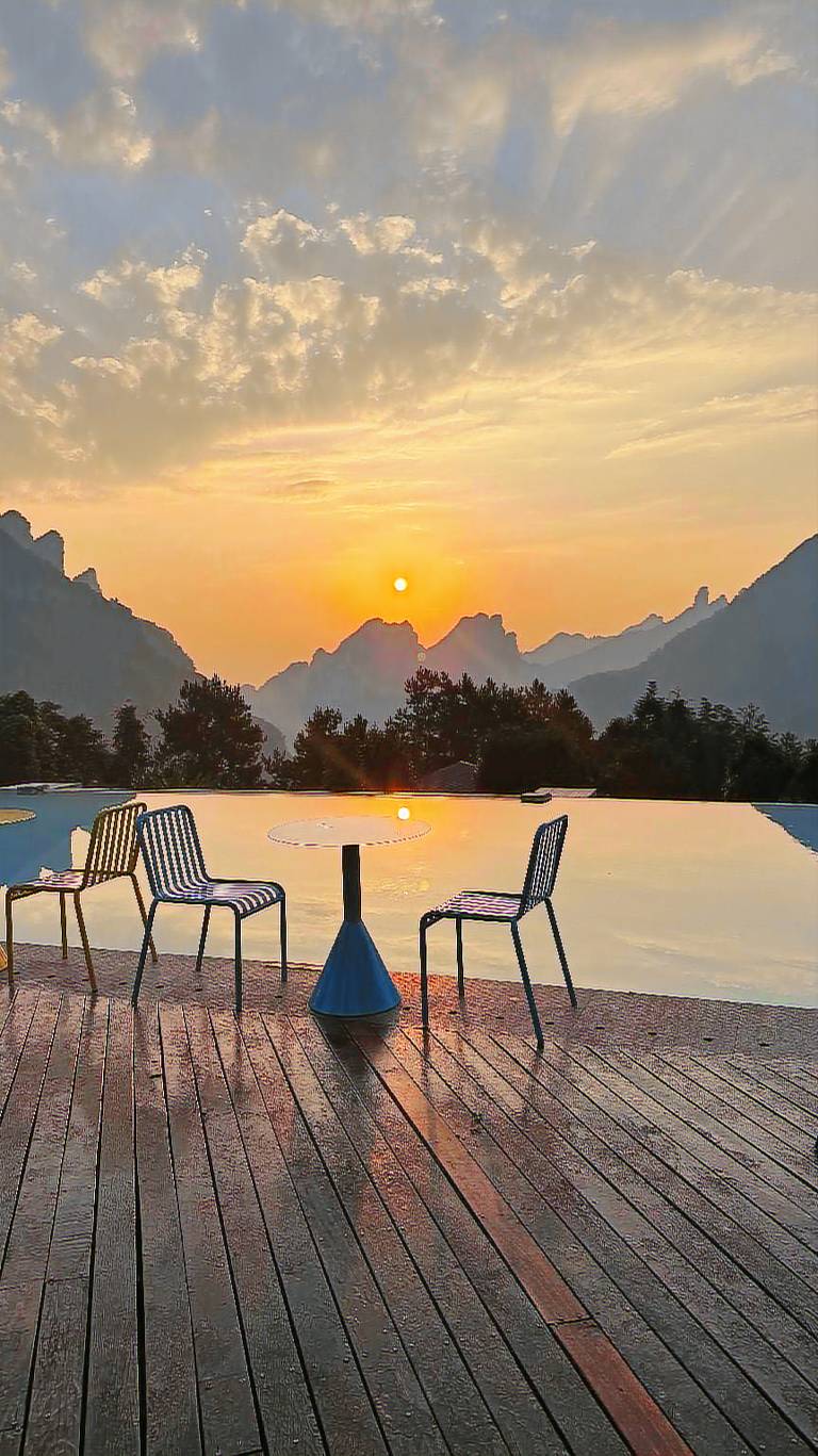 XMAN Sunrise Peaks Resort in Zhangjiajie