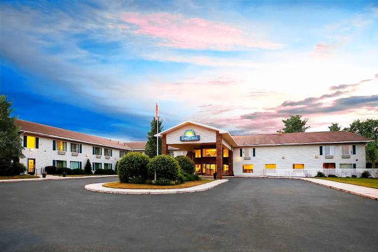 Days Inn by Wyndham Cadillac in Cadillac, MI