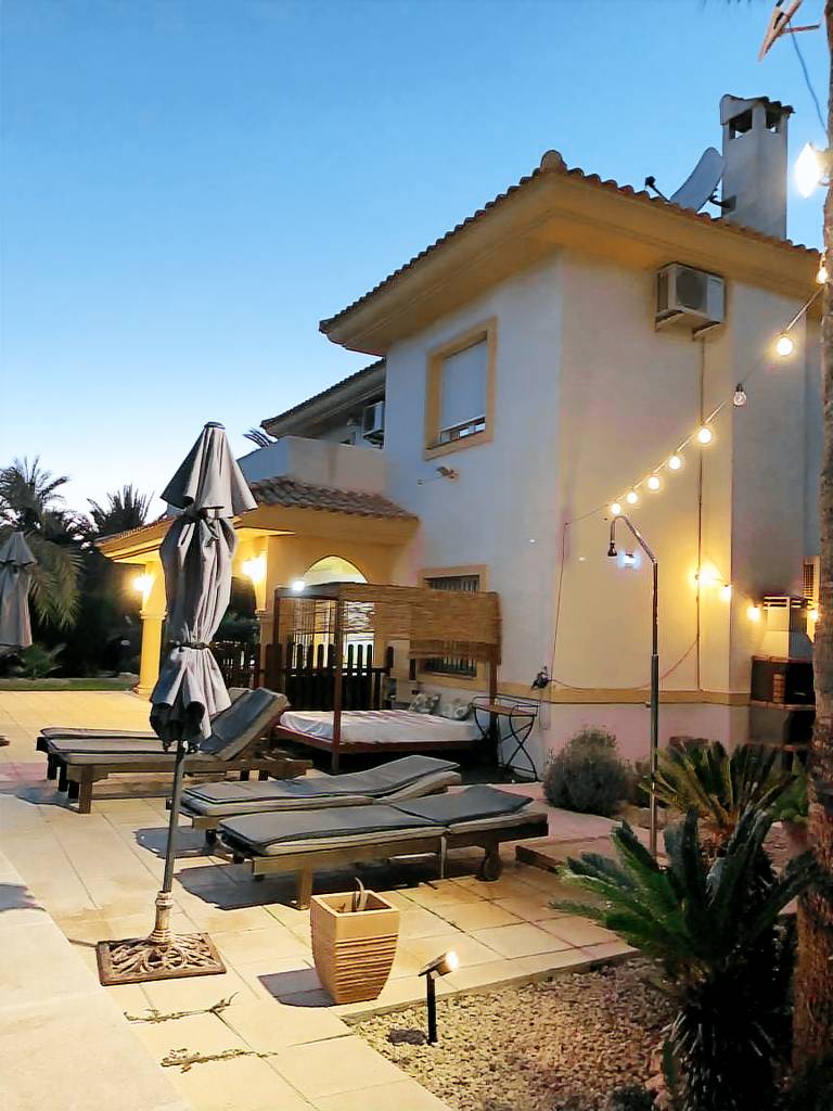 Fully equipped villa with private pool, barbecue & yard | Pets allowed — photo 4