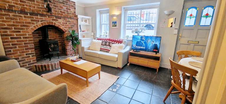 Charming Dublin City Getaway with Cosy Vibes