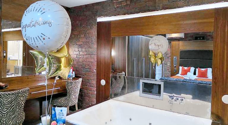 Spacious holiday apartment with hot tub | Near Albert Dock | Pets are welcome — photo 3