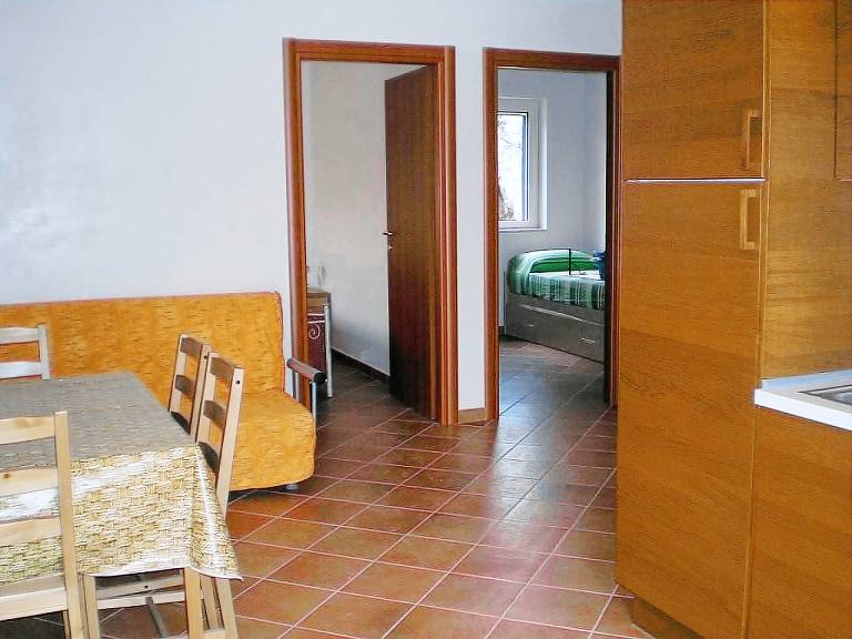 Rental apartment with yard — photo 2