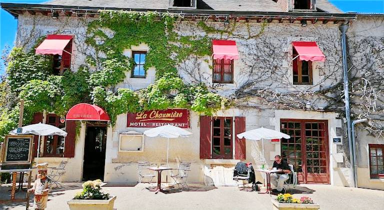 La Chaumiere DE L'EAU SAUVAGE in Moulins