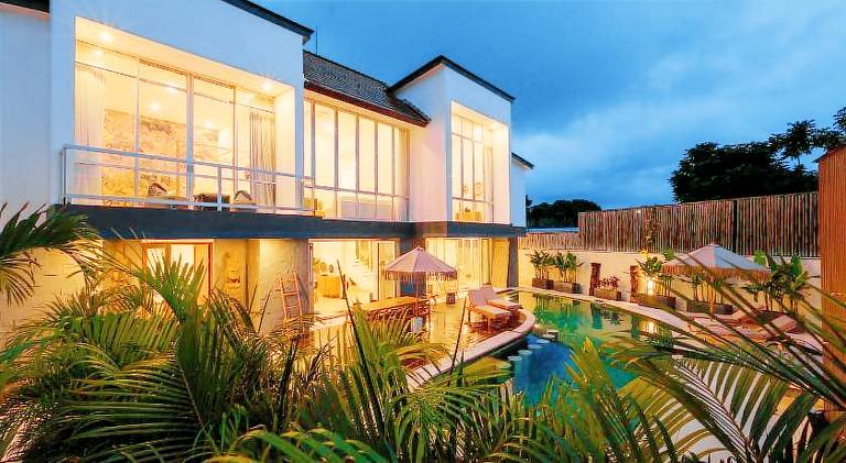 Villa with pool — photo 3