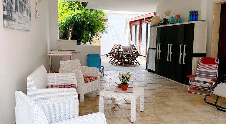 Holiday apartment with patio — photo 5