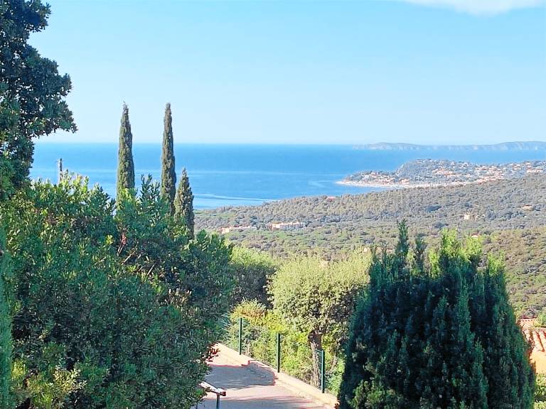 3-Bedroom House with Private Pool and Sea View in Cavalaire-sur-Mer
