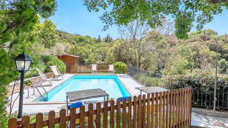 Vacation home with BBQ, private pool & garden | Suitable for remote work — photo 3