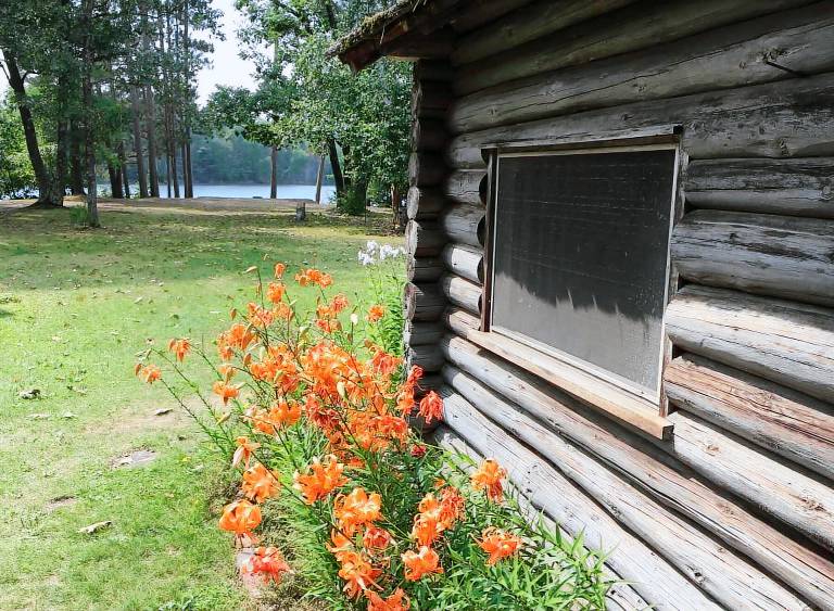 Cabin Land O' Lakes