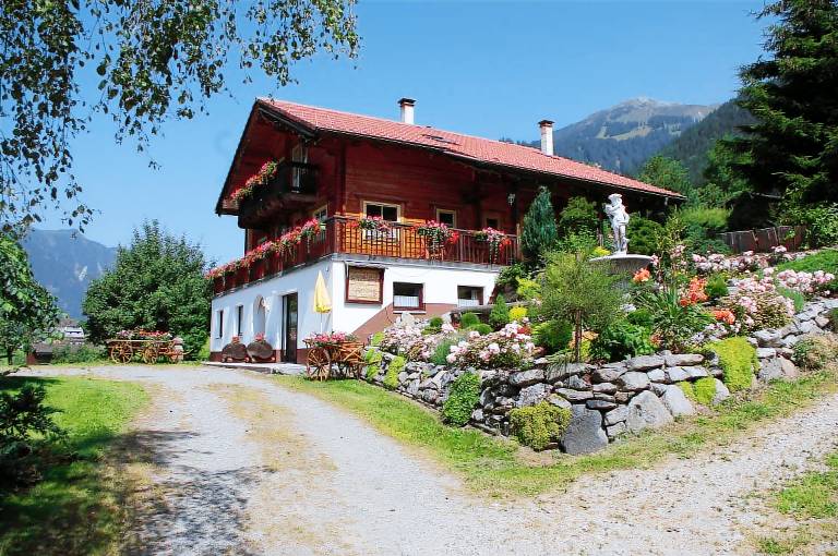 Holiday apartment with garden & terrace — photo 2