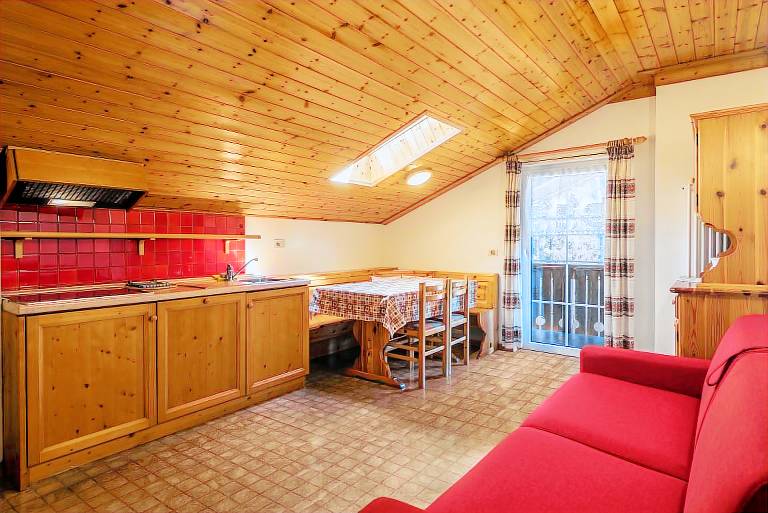 Holiday Apartment Casa Lorenz 4 with Mountain View, Wi-Fi and Garden in Canazei