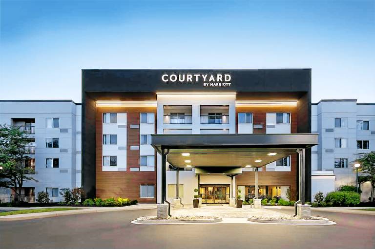 Courtyard by Marriott Edison Woodbridge