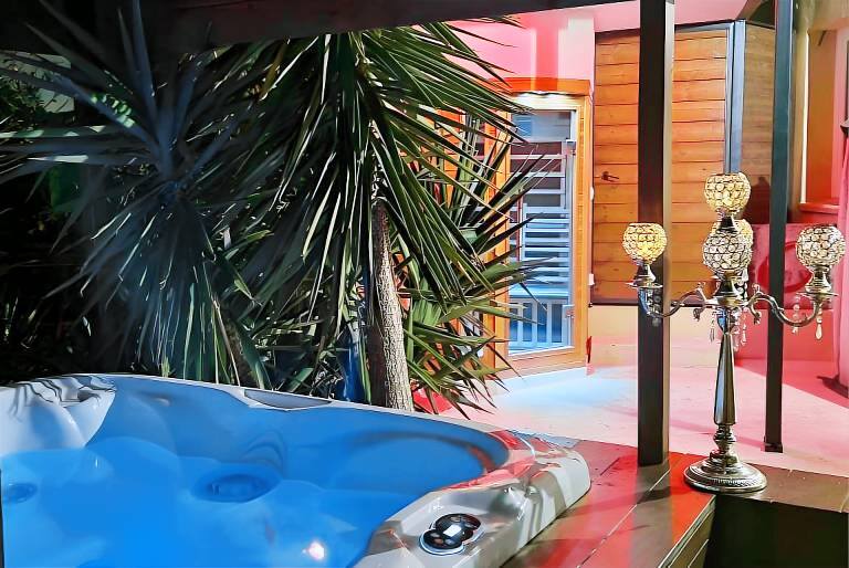 Wonderful vacation home with private pool, barbeque & sauna | Mountain view | Pets allowed — photo 3