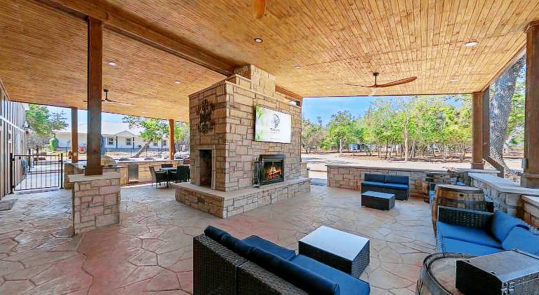 House with barbeque & pool — photo 5