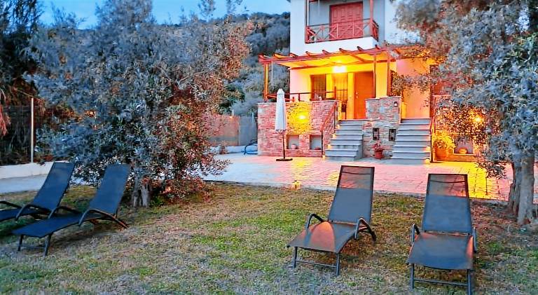 Villa with terrace, garden & barbeque — photo 3