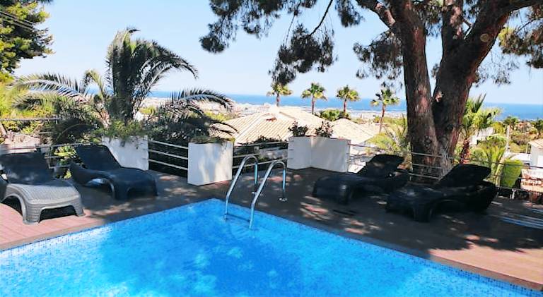 Holiday apartment with jacuzzi, terrace & private pool in Denia