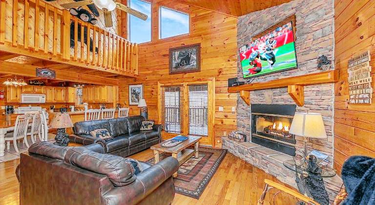 Vacation home with hot tub — photo 4