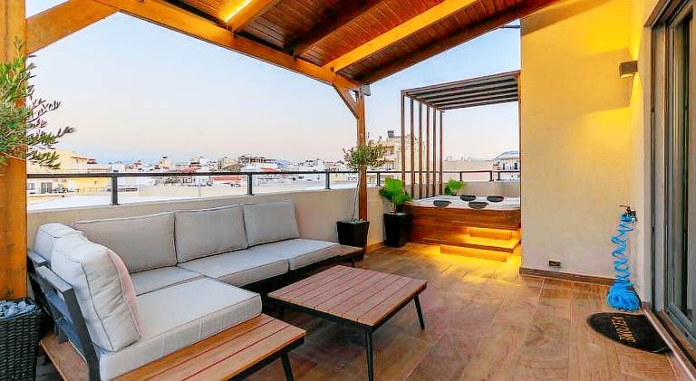Charming holiday apartment with terrace, jacuzzi & pool | Pet-friendly in Heraklion