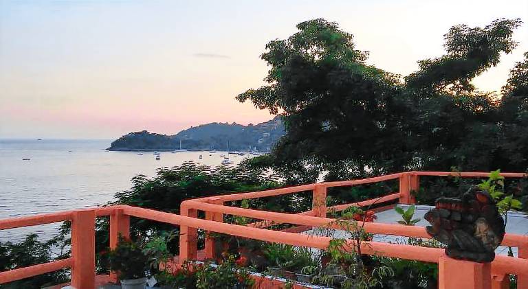 Serviced apartment with patio in Zihuatanejo
